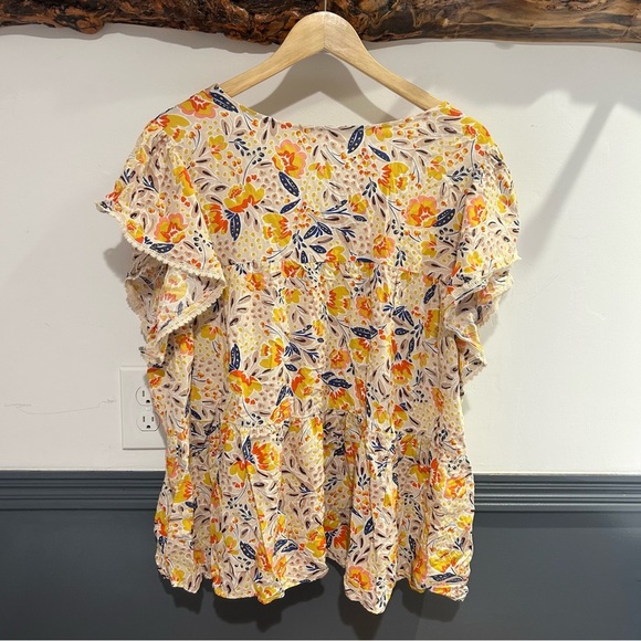 Plus Size Light Weight Floral Blouse - Picture 2 of 9